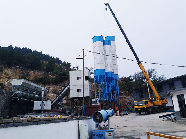 HZS120集裝箱(xiāng)式混凝(ning)土攪拌(ban)站