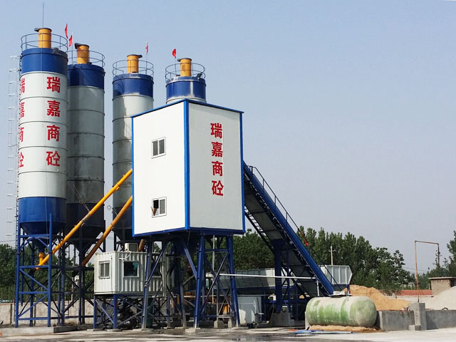 HZS90小(xiao)型商品(pǐn)混凝土(tǔ)攪拌站(zhan)