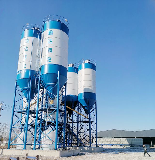 免基礎混(hùn)凝土攪拌(bàn)站有什麽(me)優點？